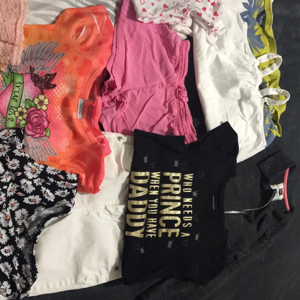 Like new clothing for girls 4-5 and shoes 11